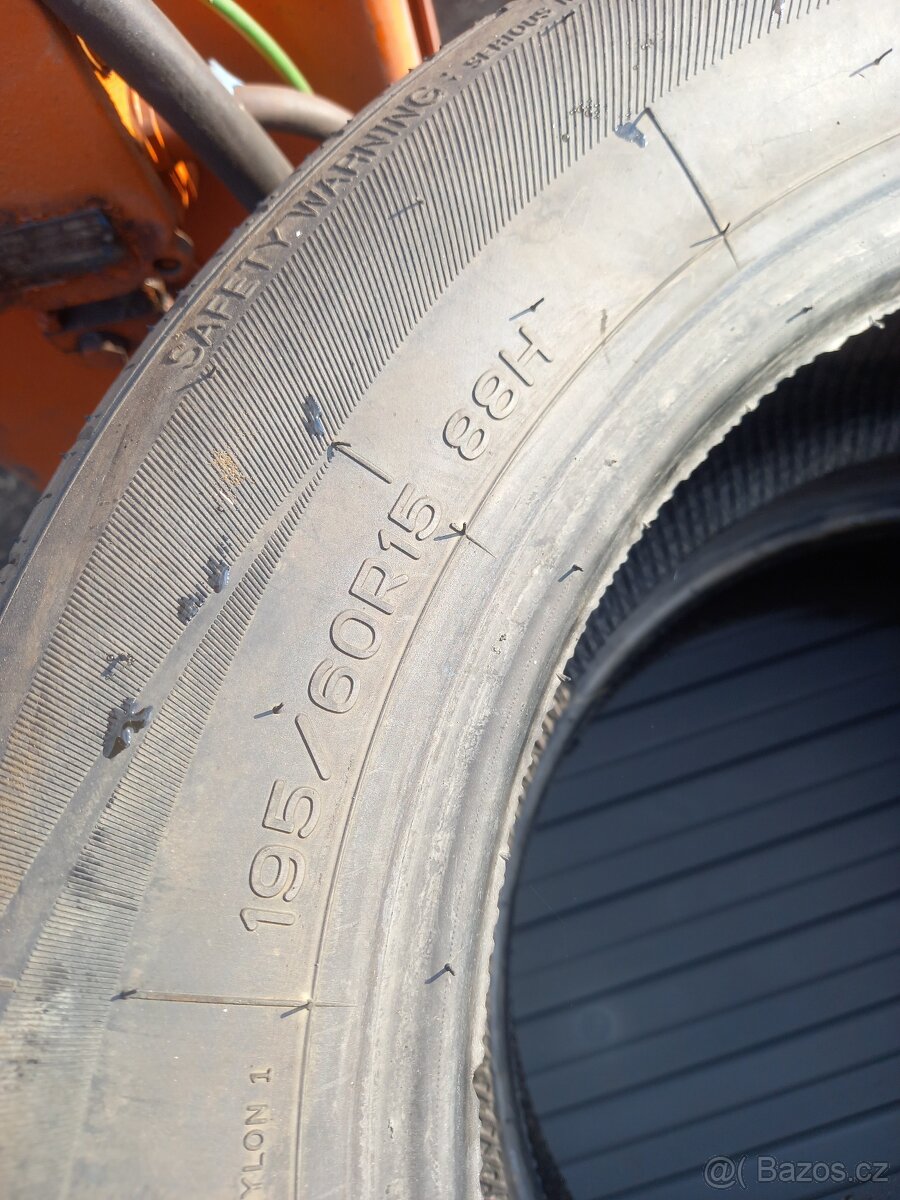 195/60 r15 skoro nové pneu - 2