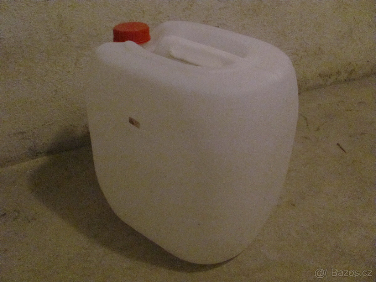 škoda -nekoupit- kanystry- čisté-.Plzen - 2