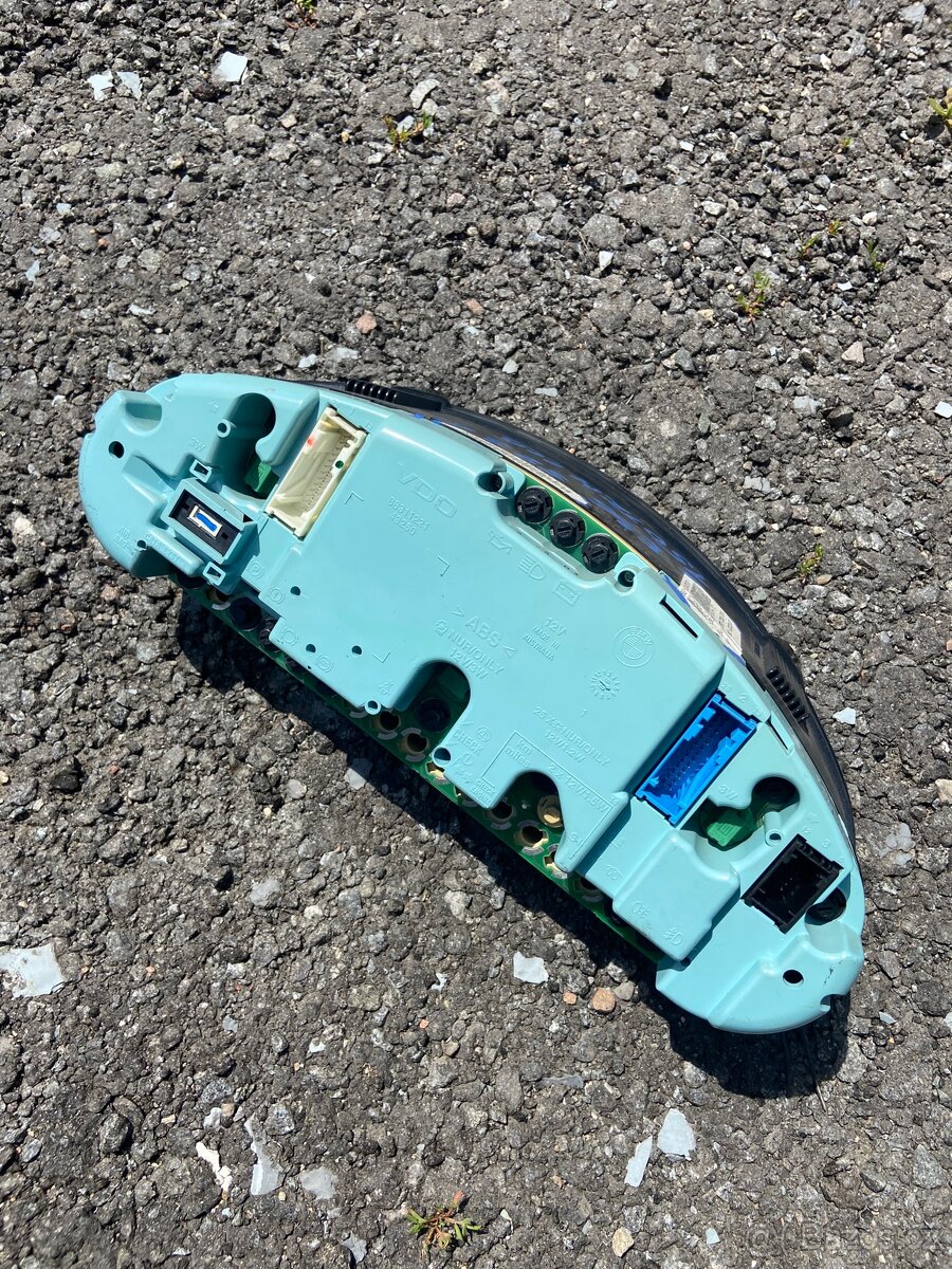 Budíky bmw 323ti compact - 2