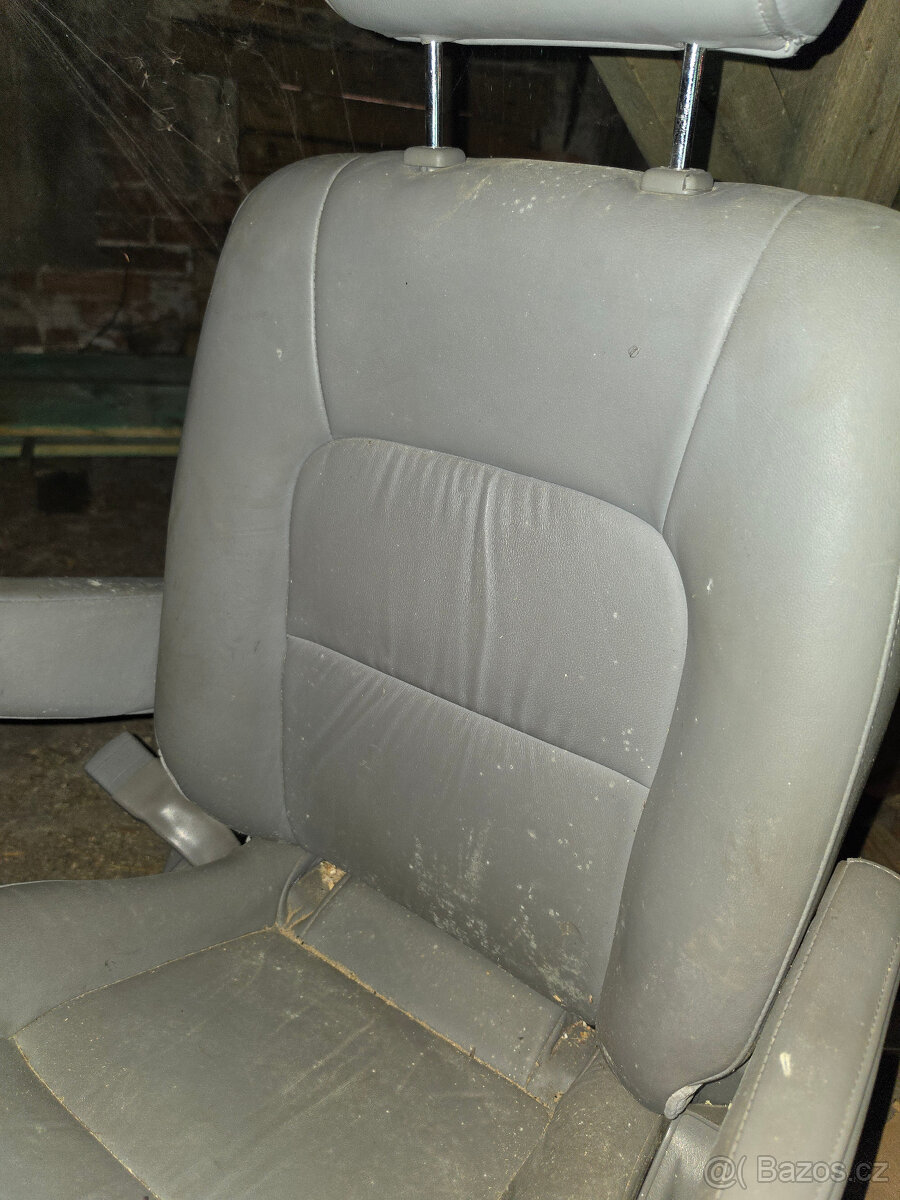 KIA Carnival sedačky 2001 až 2006 - 2