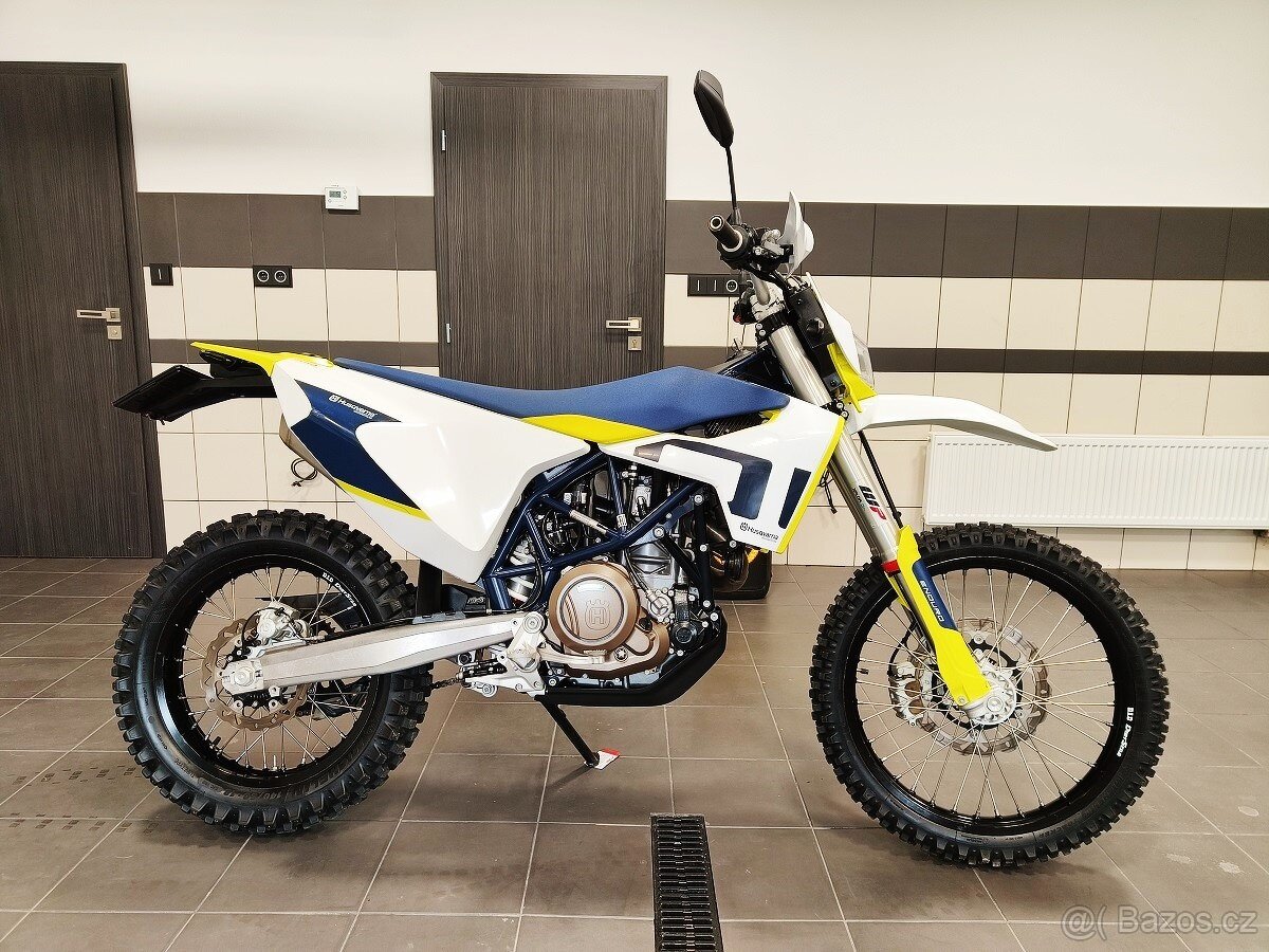 Husqvarna 701 Enduro - Najeto jen 3400 Km - Velmi pěkný stav