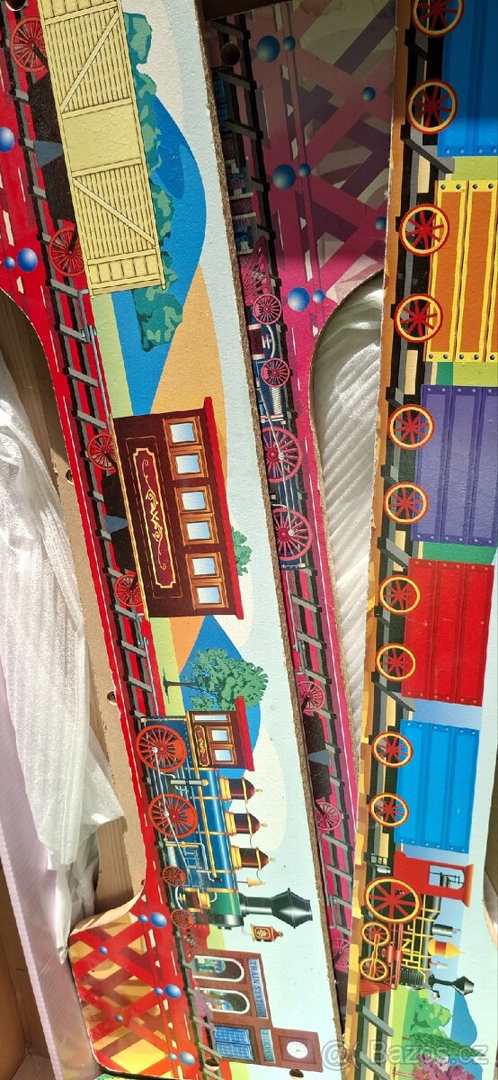 Stolek na drevene vlacky - 2