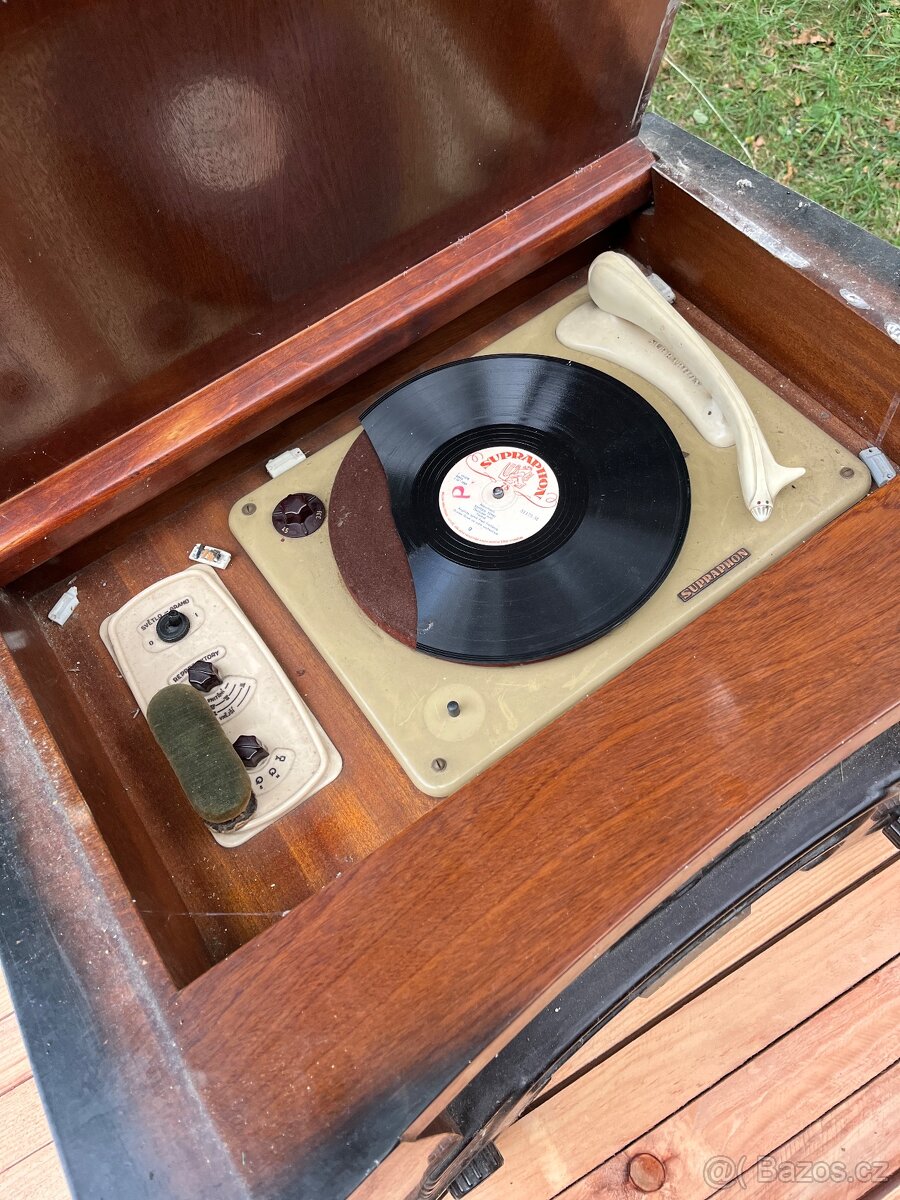 Gramorádio TESLA (rádio + gramofon) - 2