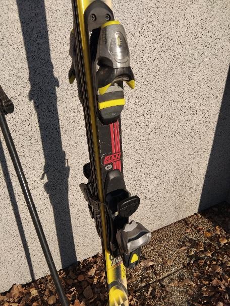 Prodám levně pánské zachovalé lyže Rossignol + hůlky - 2