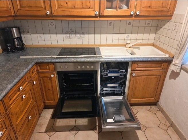 Masivní kuchyňská linka z Německa se spotřebiči - 2