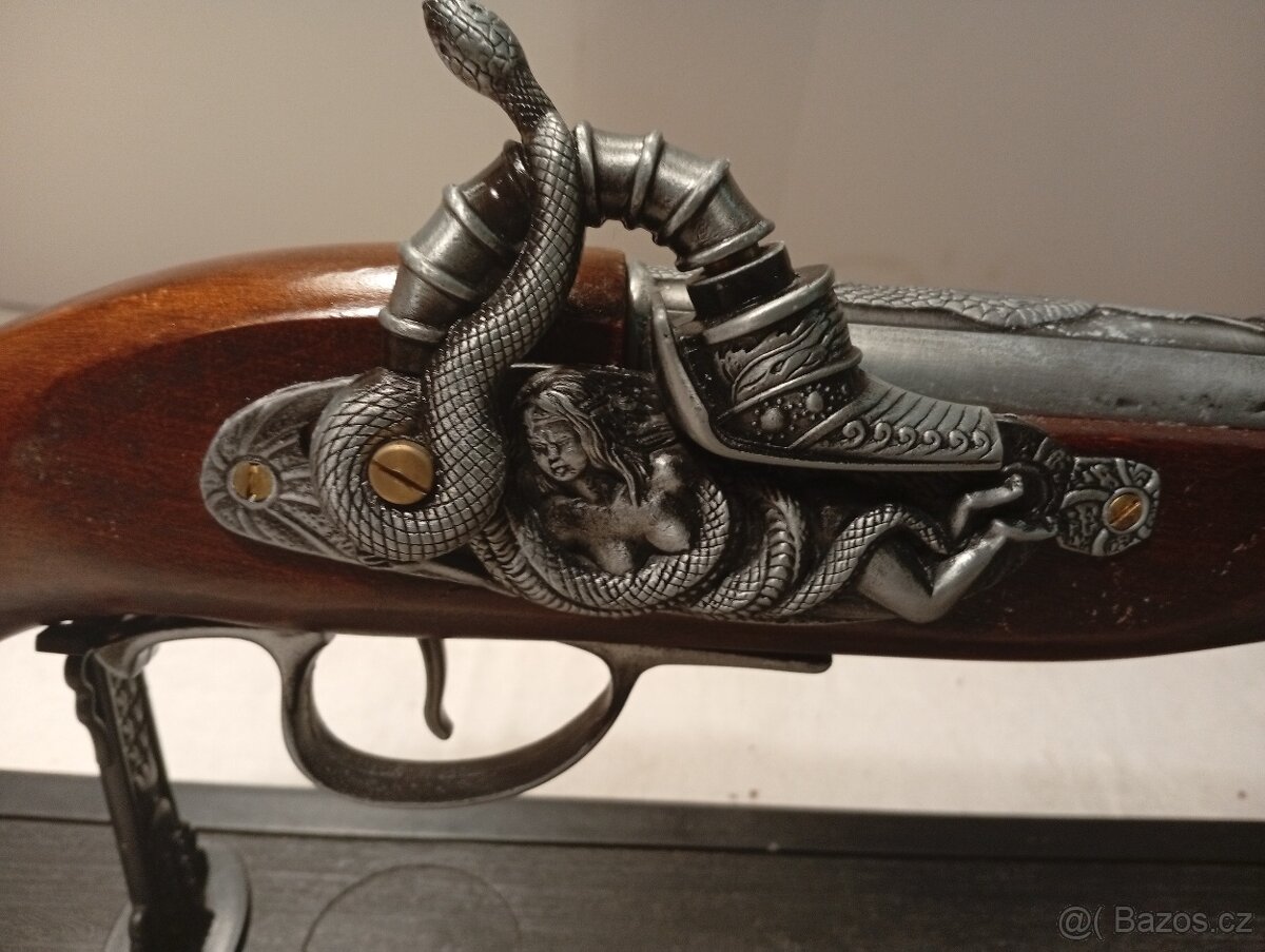 Dekorační replika pušky "had" - 2