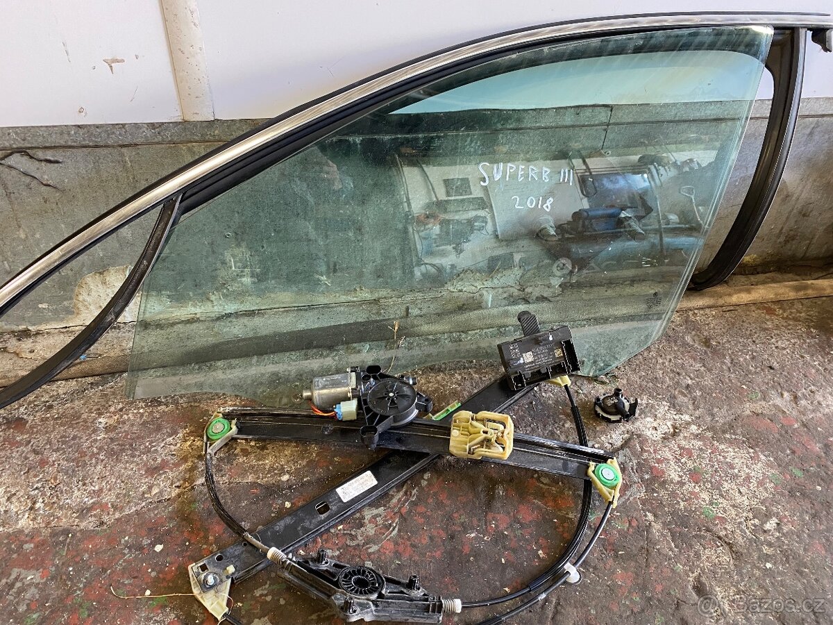 Škoda Superb III levé přední okno, zámek motor - 2