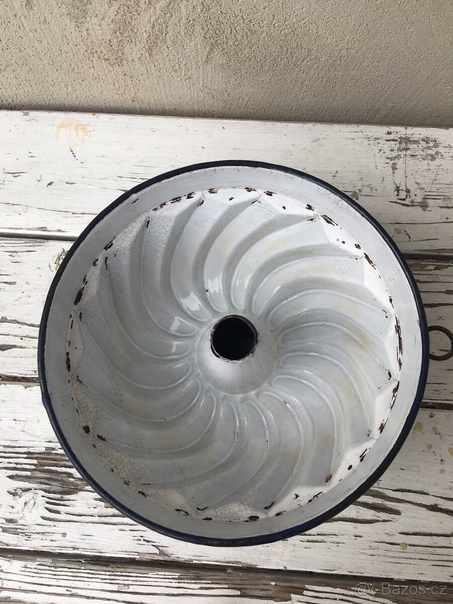 Modrá smaltovaná forma na bábovku - 2