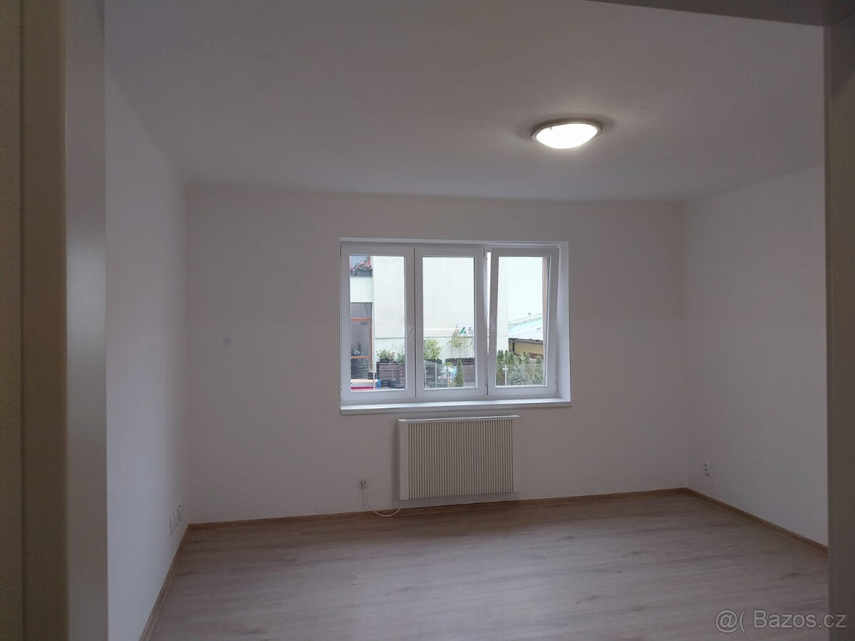 Pronájem bytu 1+kk 36 m² Palackého nám., Polička - 2