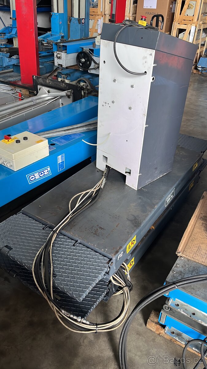 Nůžkový zvedák AGM 3500kg - 2