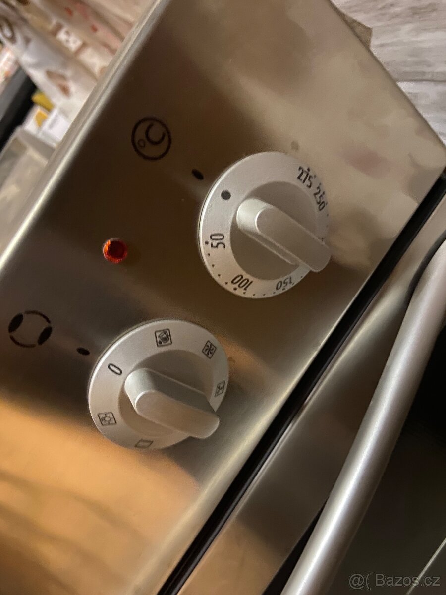 Vestavěná trouba MORA - 2