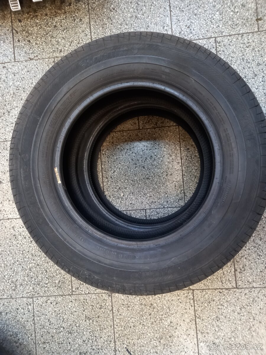 Letní pneu 195/70/15c - 2