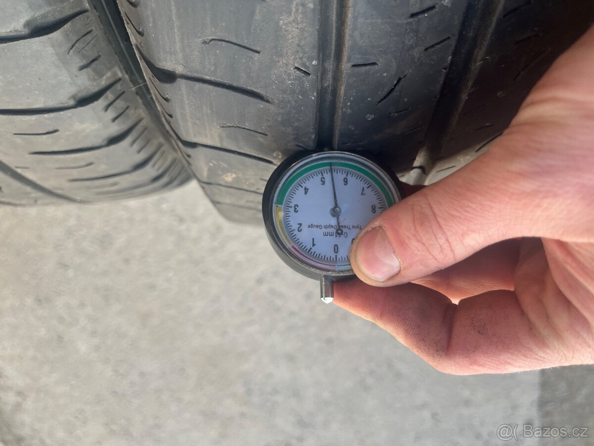 Pneu 215/60/17 C - 2