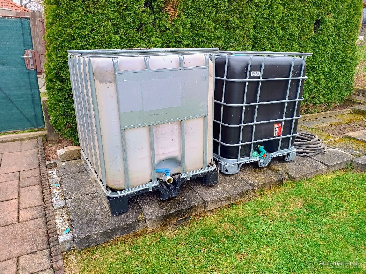 Černá 1000l IBC nádrž - 2