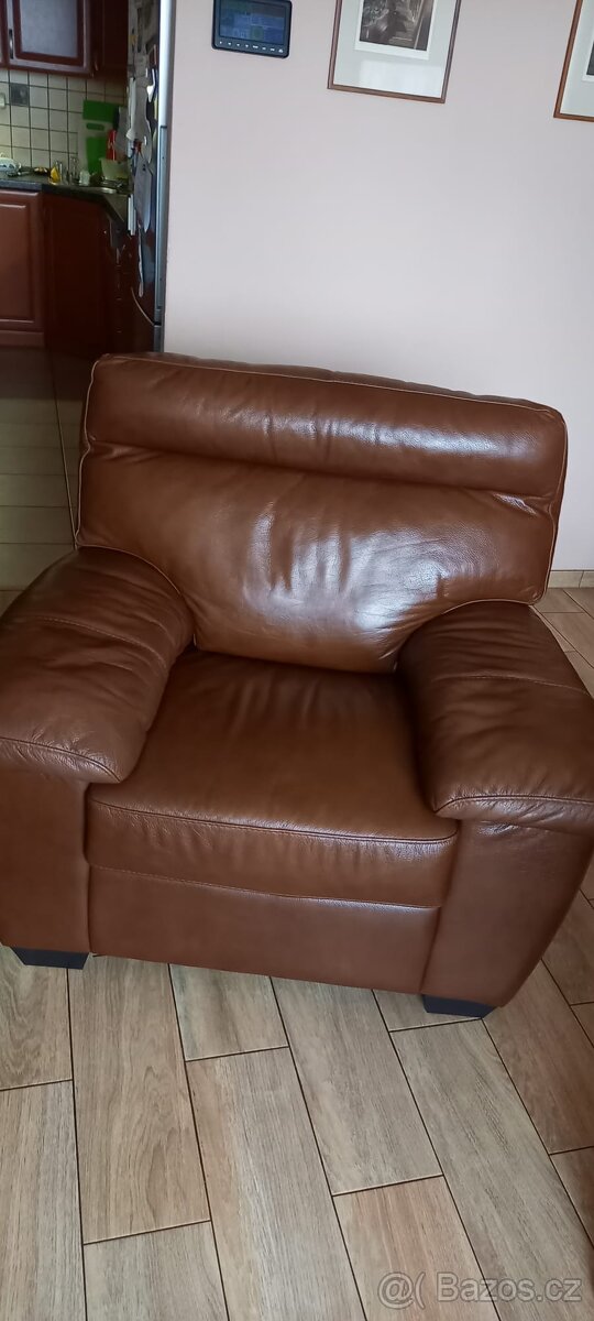 Kožená pohovka 3 místná a křeslo - 2