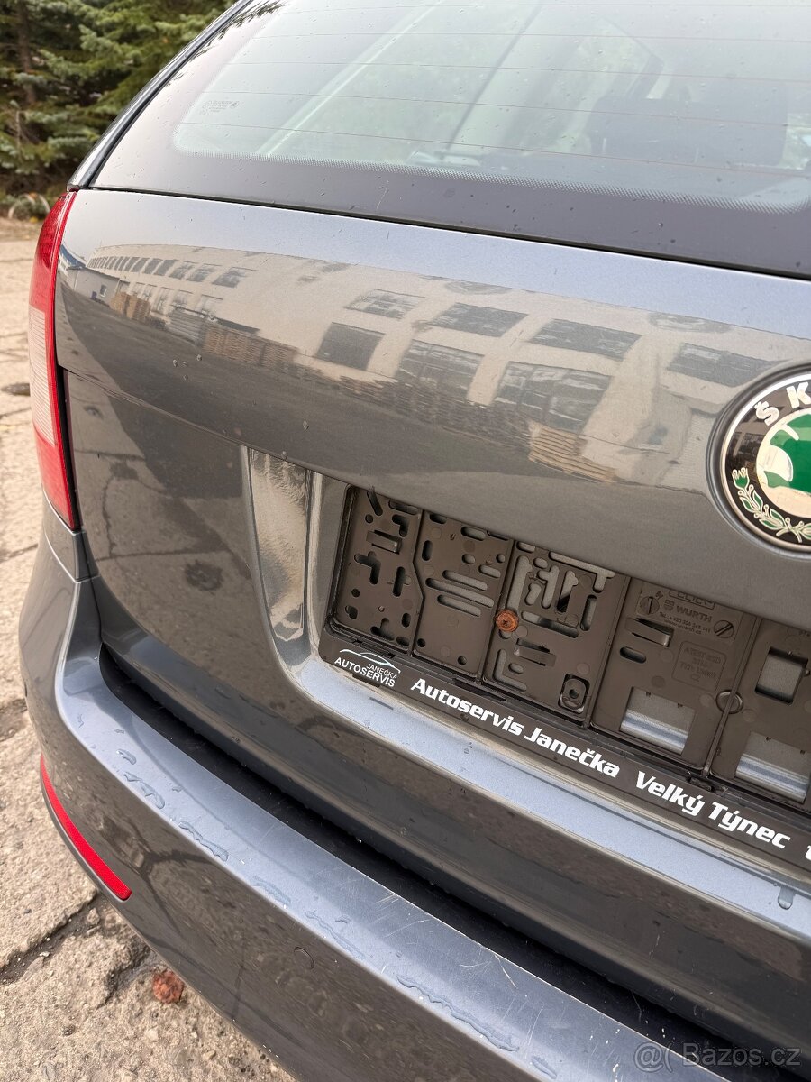 Zadní část + světlý interiér Octavia 2 Facelift - 2