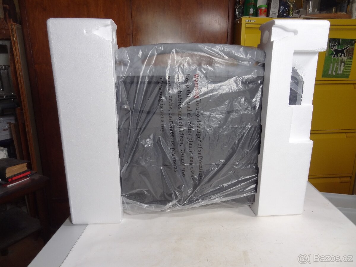 Solární nabíječka autobaterií v kufru. CONRAD - 2