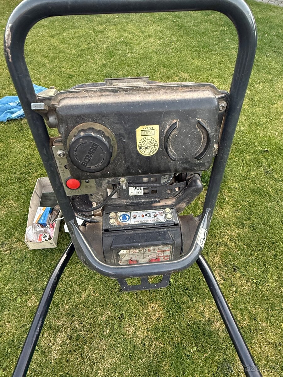 Vibrační pěch Bomag 65/4 po servise - 2