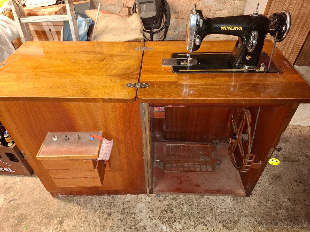 Prodám starý šicí stroj - 2