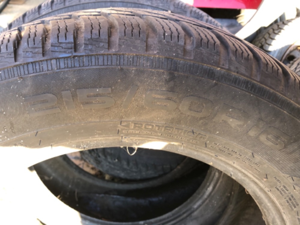 2x zimní pneu 215/55/R16 - 2