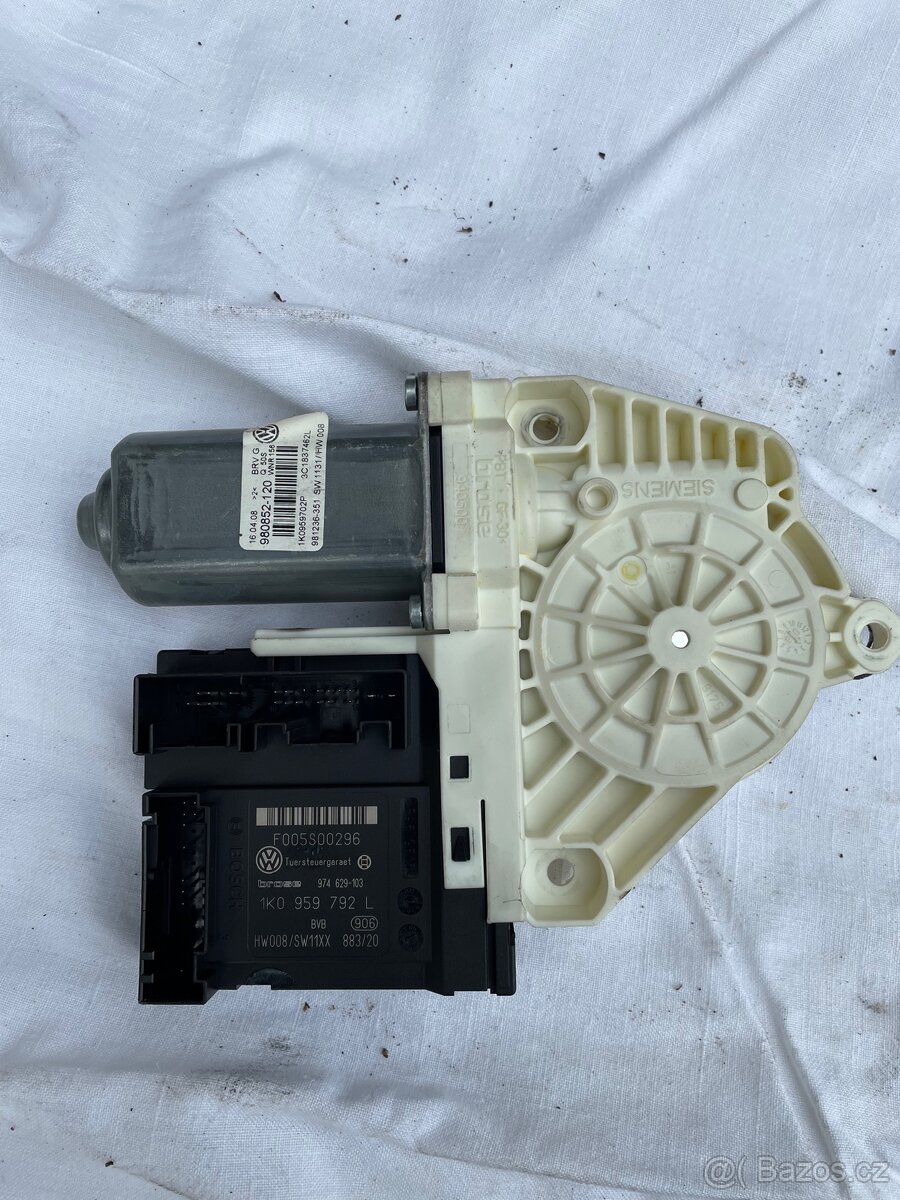 Pravý motorek stahování Passat B6 - 2