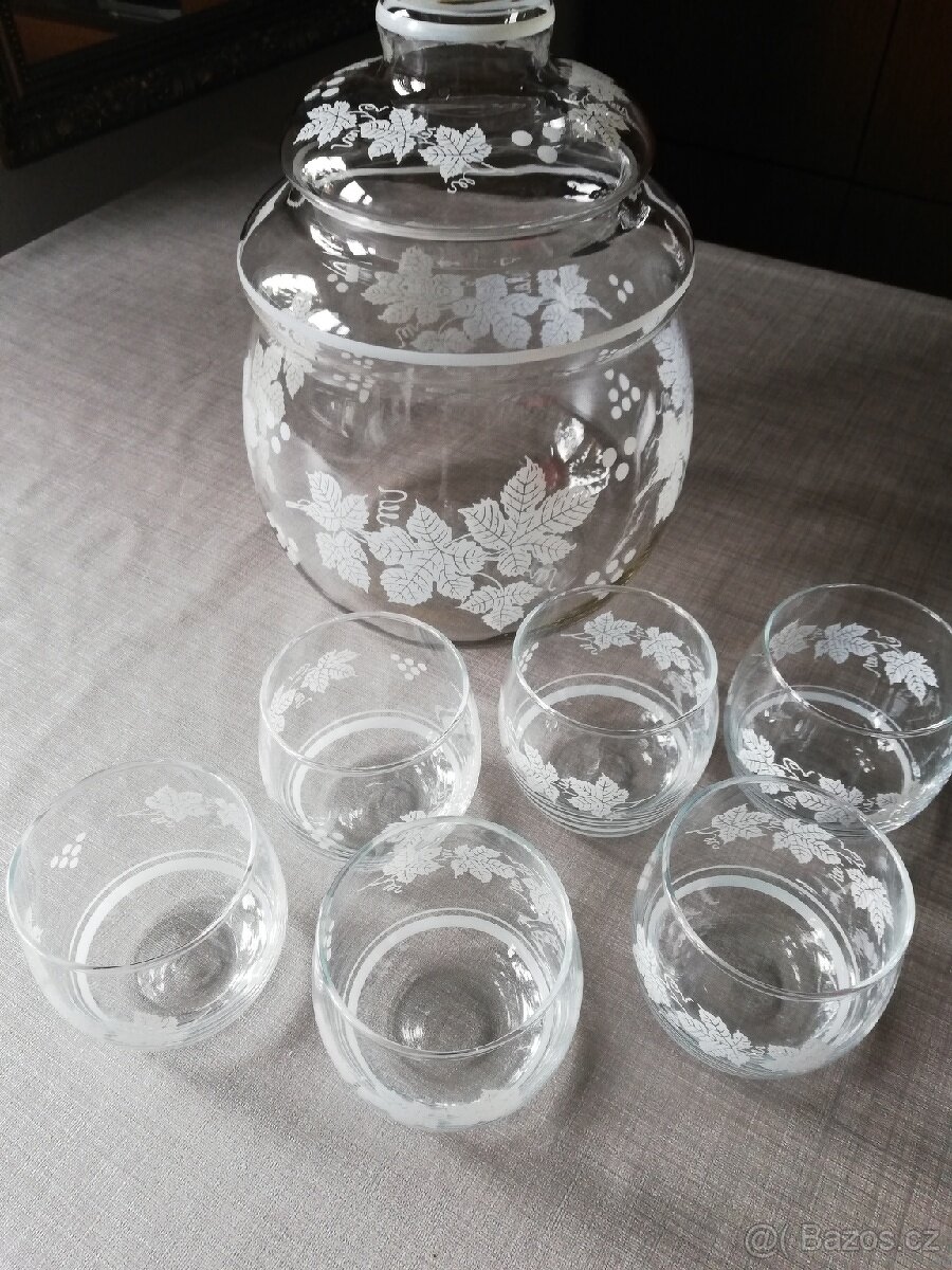 Skleněná souprava na bouli - 2