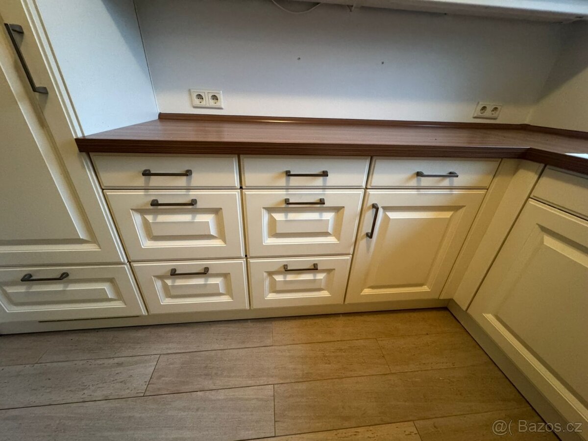 Světlá venkovská kuchyně AURELIE - 2