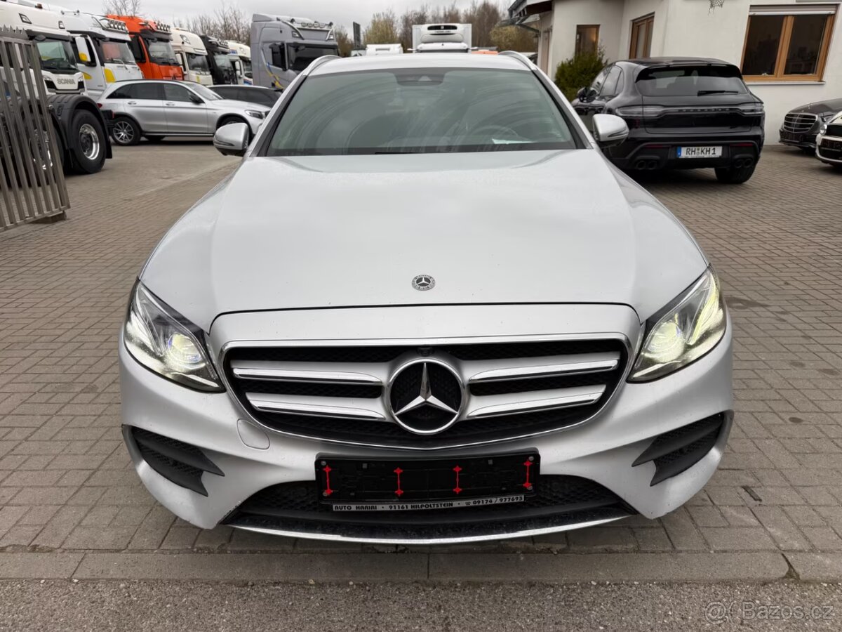 Mercedes-Benz E 220 D 4Matic - 2