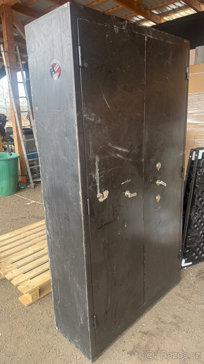 Kovový trezor - 2