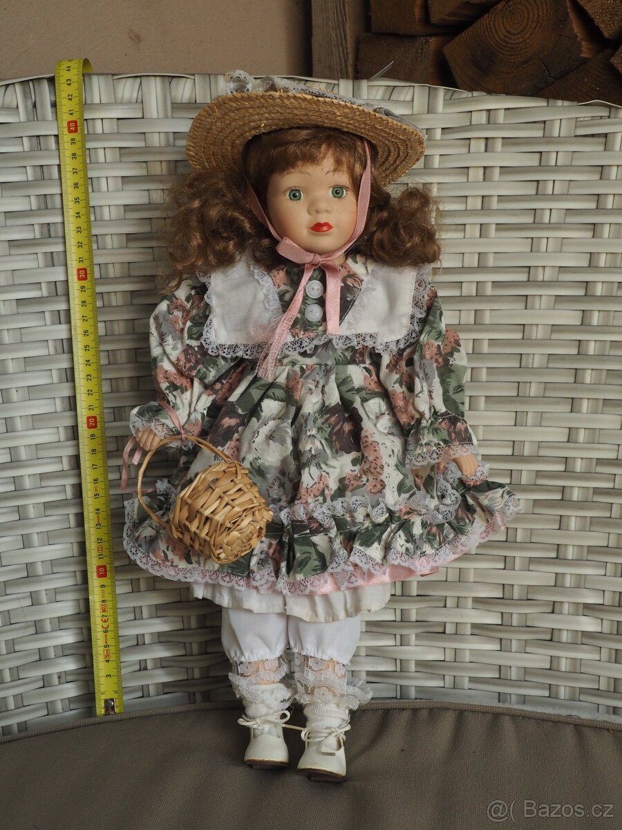 Porcelánová panenka - s proutěným košíkem - 2
