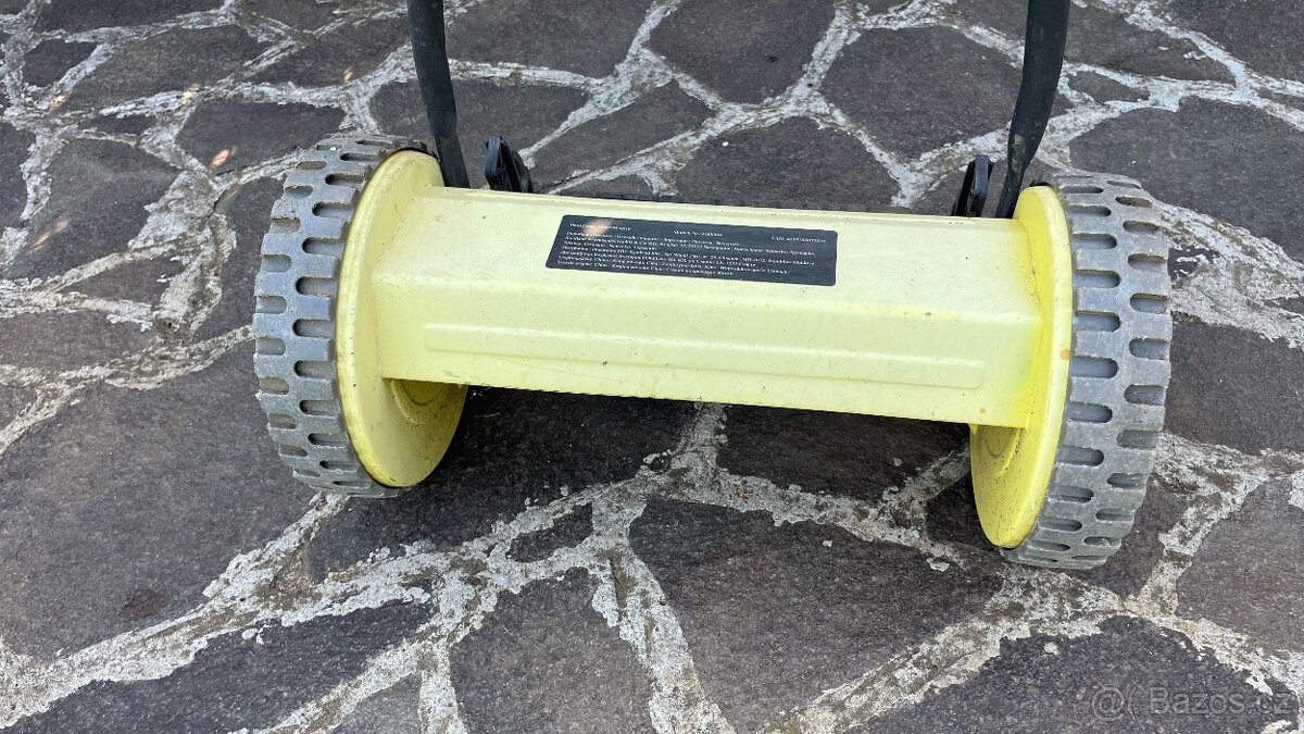 Rotační vřetenová sekačka na trávu - 2