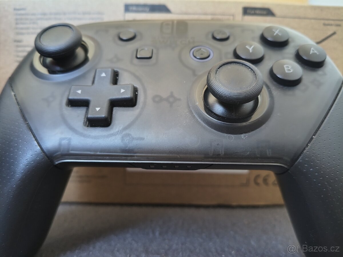 Nintendo Switch Pro Controller - 2