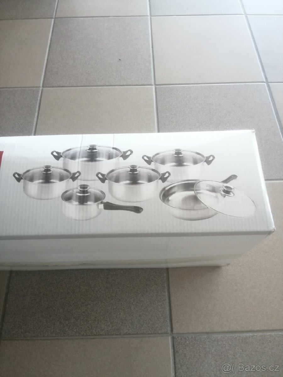 Nádobí, hrnce sada 12dilu, ideální na chatu, karavan atd. - 2