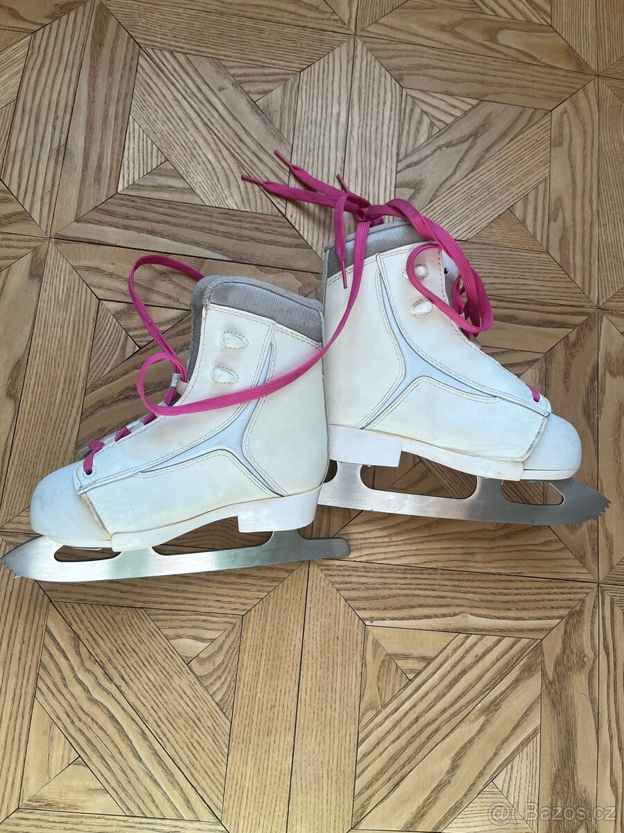 Dívčí lední brusle - 2