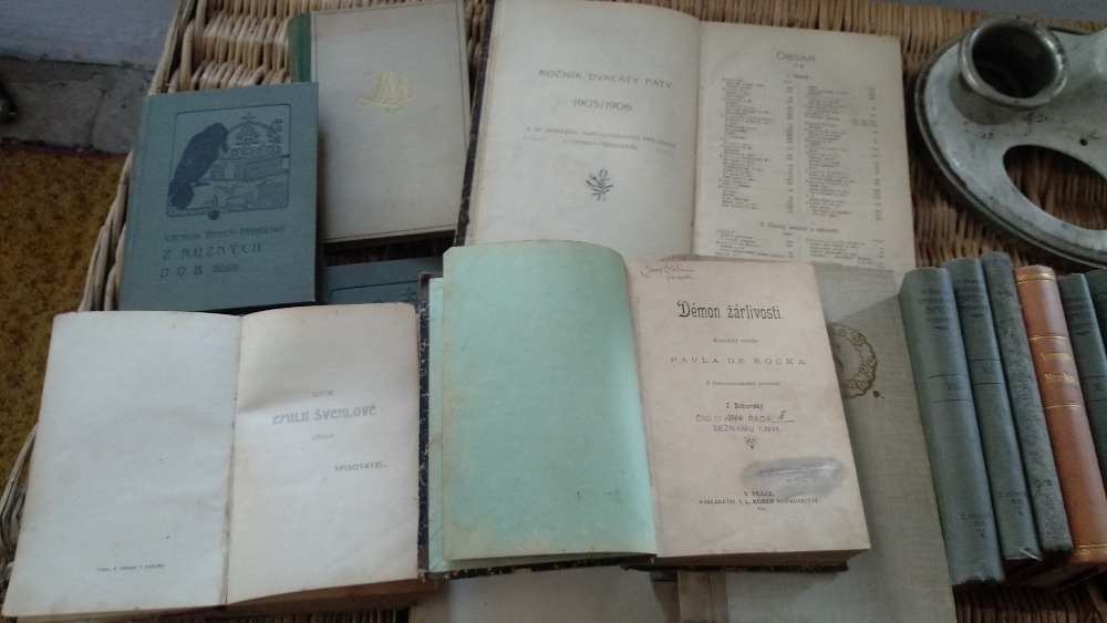 Staré knihy orig.1905 + starož.savé hladítko inkoust.podpisů - 2