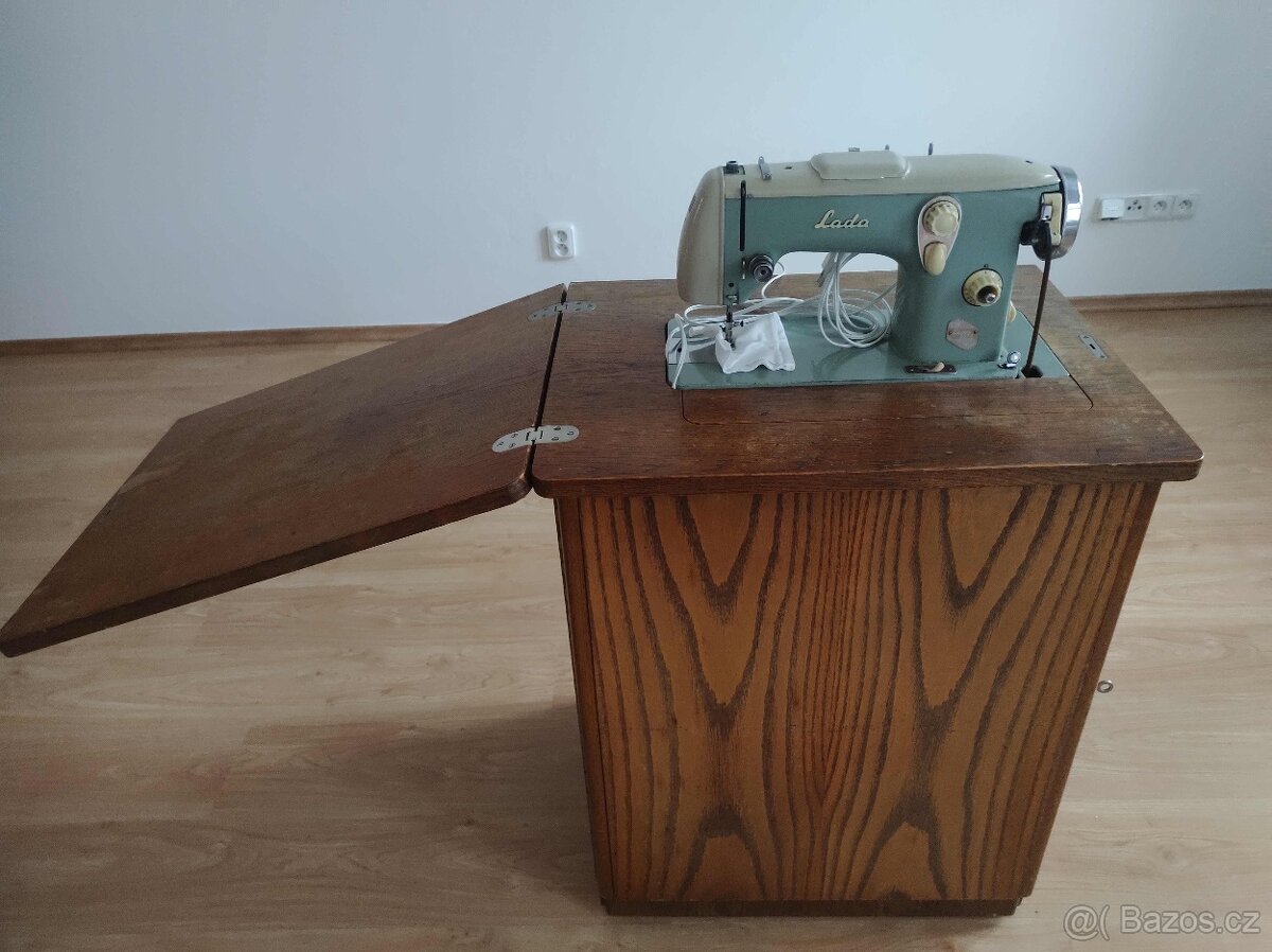Šicí stroj Lada skříňový - 2