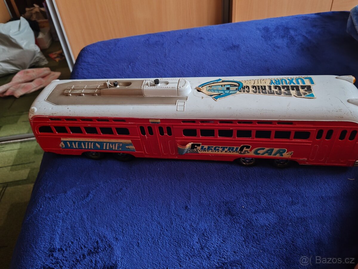 torzo starého autobusu - 2