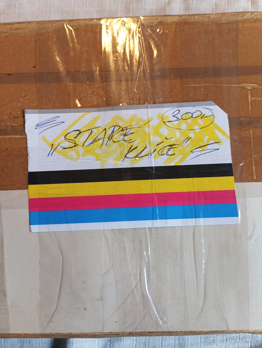 staré klíče,pozůstalost,krabice...jj - 2