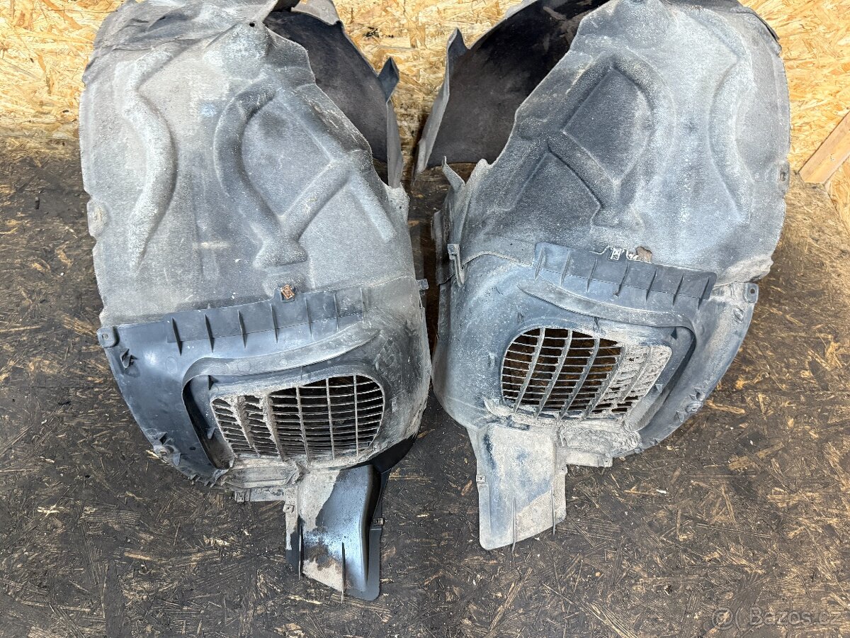 PŘEDNÍ PODĚHOVÉ PLASTY VW TOUAREG 7P - 2