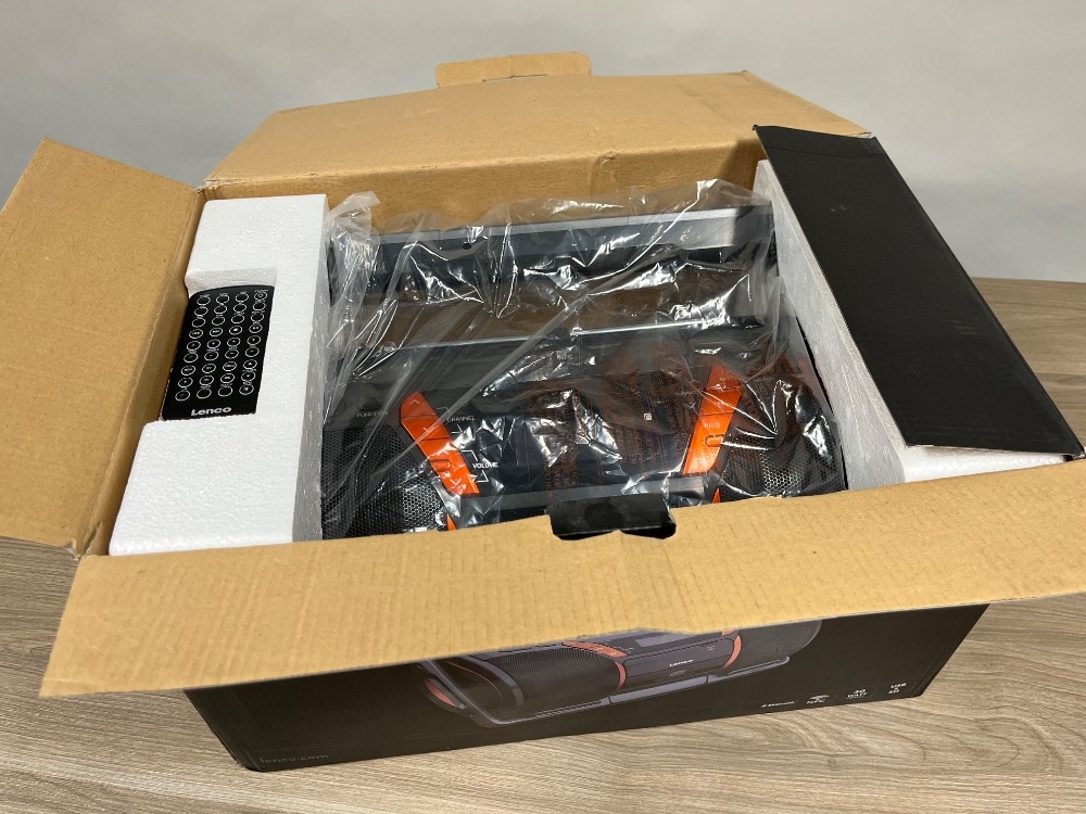 PŘEHRÁVAČ LENCO, radio, BT - 2