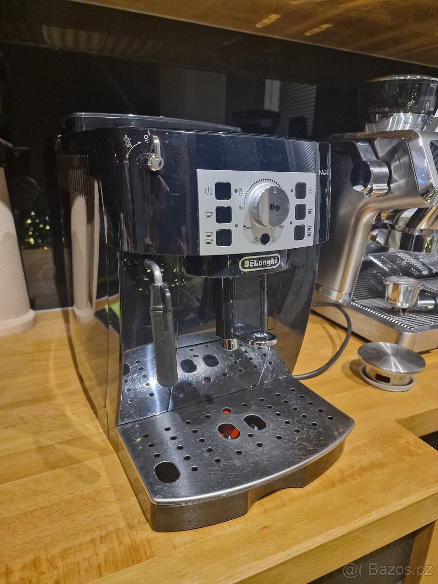 Prodám automatický kávovar De'Longhi Magnifica - 2