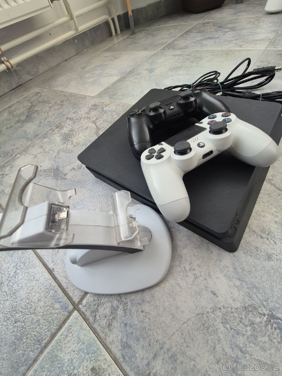 PS4 Slim - 2
