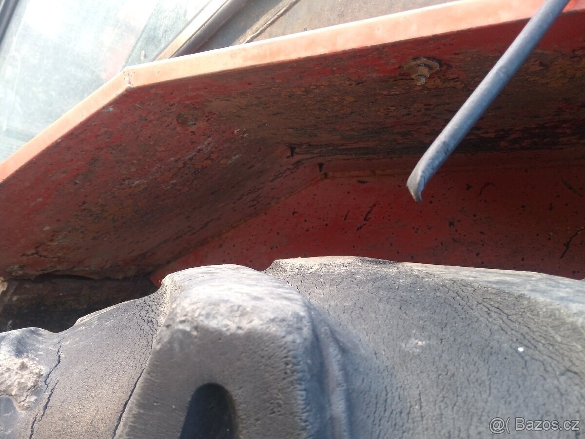 Kabiny z traktorů Zetor 7011 - 2