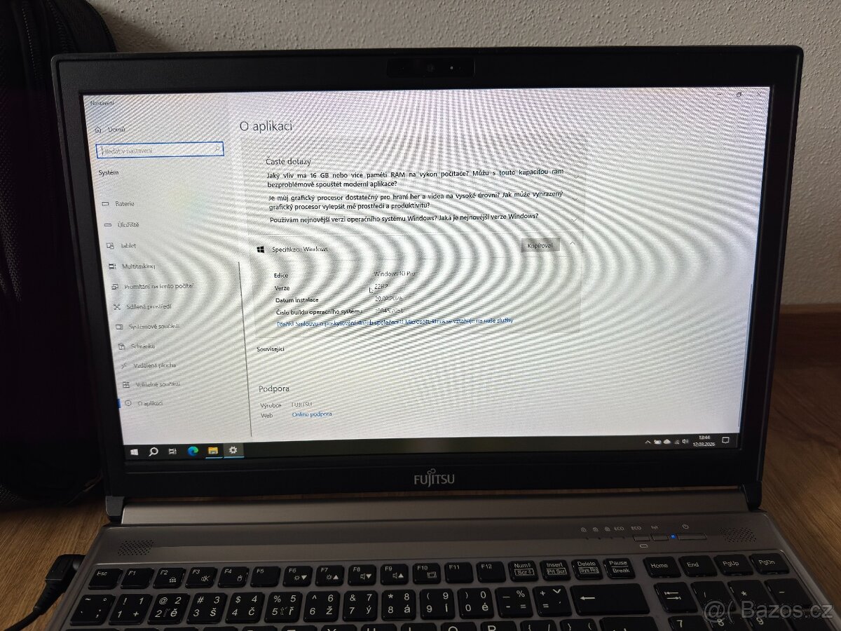 FUJITSU LIFEBOOK E756 s příslušenstvím - 2