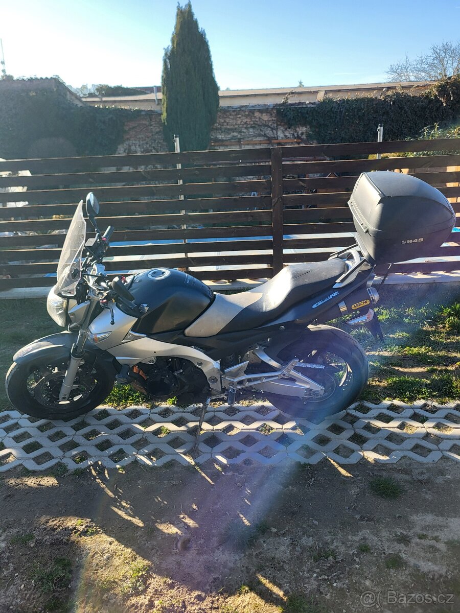 Suzuki GSR - 600 - 2