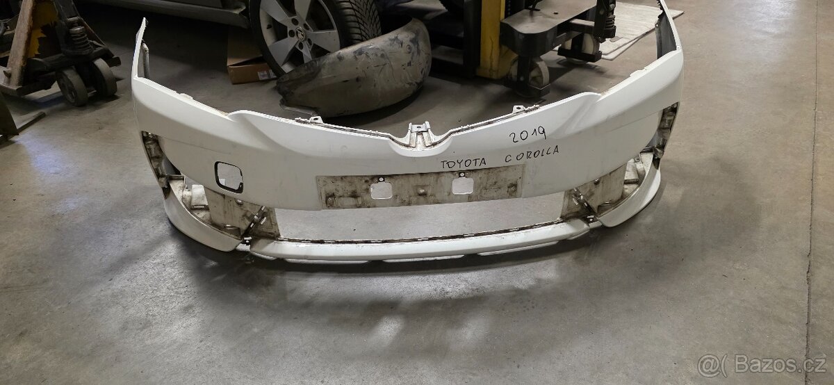 Toyota Corolla přední nárazník - 2
