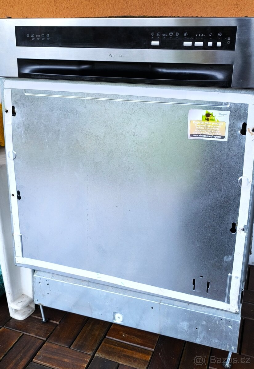 Vestavná myčka nádobí Whirlpool 60 cm - 2