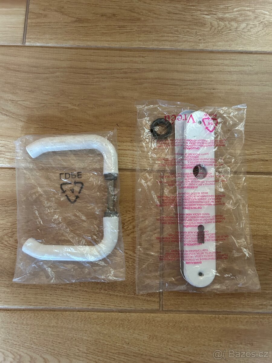 Bílá plastová klika - 2