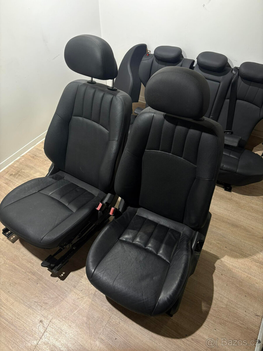 // Sedačky Mercedes Benz W203 Combi // - 2
