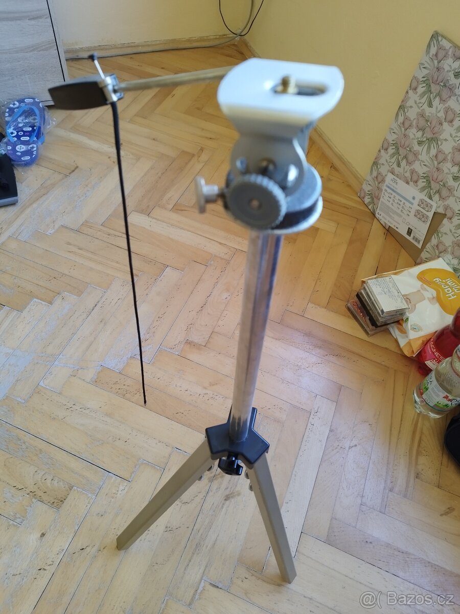 kovový fotografický stativ - 2